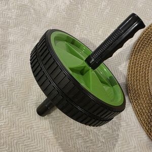 Green and Black Ab Roller